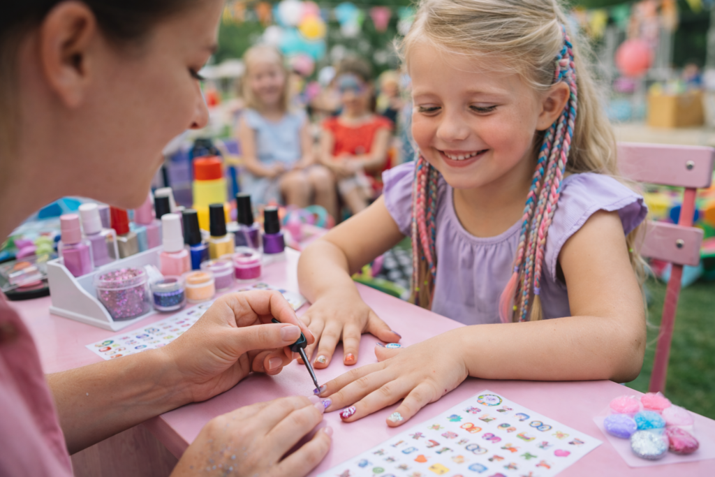 Kinder nailartist